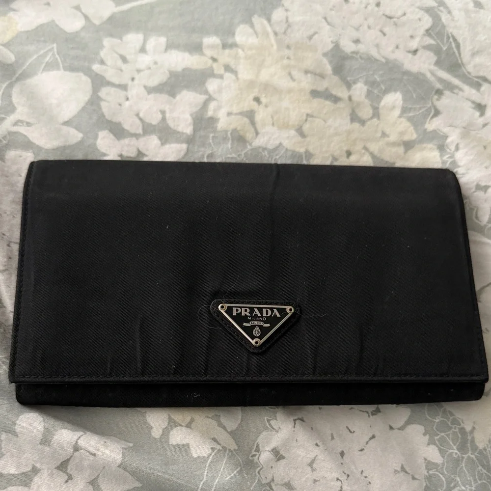 Authentic Vintage Prada Black nylon wallet. Leather inside - Miranda Approved! - Picture 1 of 5